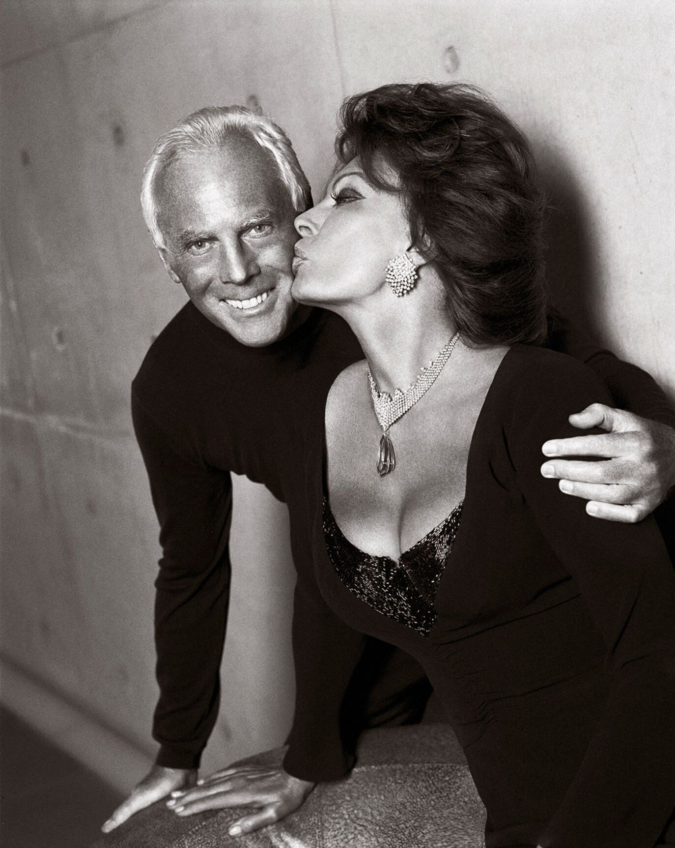 armani celebra i 50 anni della maison con una mostra e una sfilata a brera